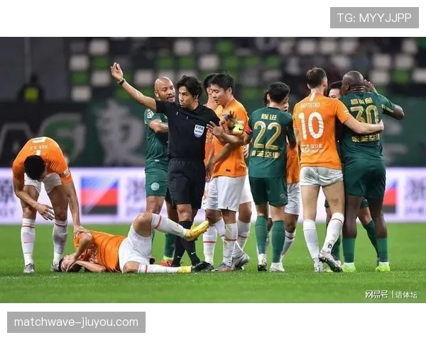 假动作规则判定要点：过人合法，点球假踢须受黄牌