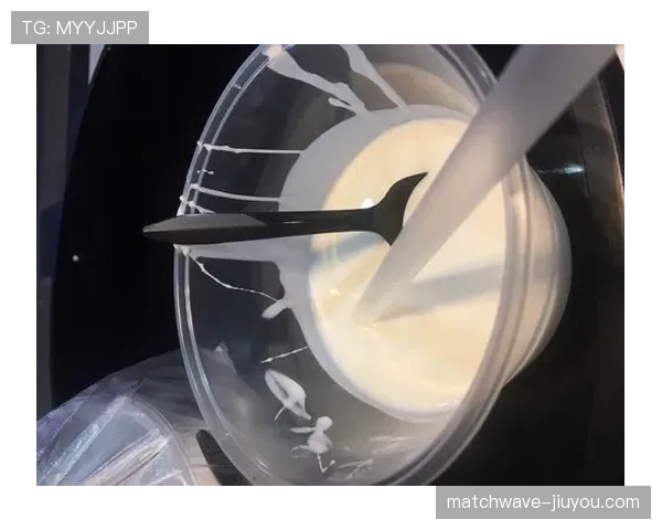 张博恒家冰箱里塞满蛋白粉,连饮料都是无糖的 张博恒家冰箱里塞满蛋白粉,连饮料都是无糖的