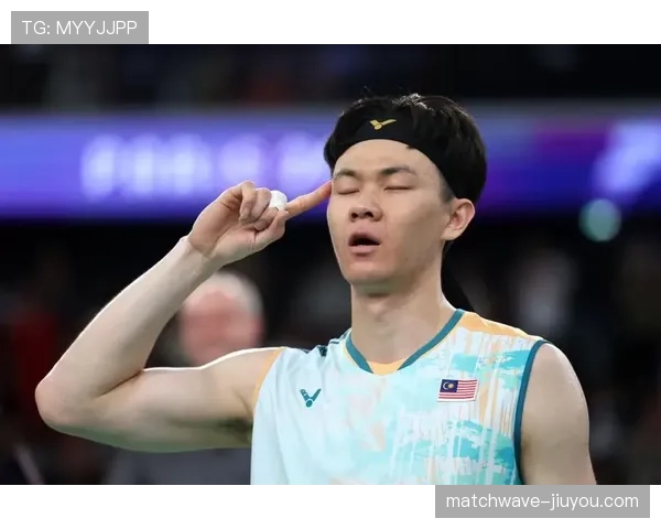 李梓嘉比赛穿得这么简陋,奖杯倒是堆成小山了? 李梓嘉比赛穿得这么简陋,奖杯倒是堆成小山了?